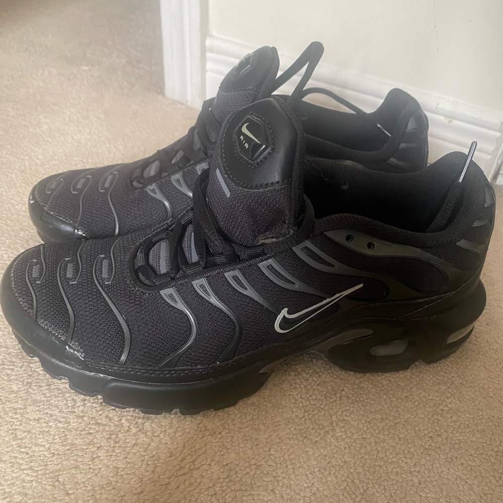 Nike air max plus metallic black